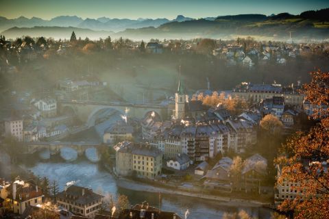 Ausblick auf die Schweizer Hauptstadt Bern und die Aare.